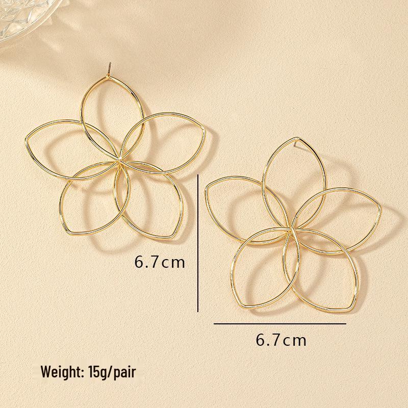 Серьги в корейском стиле, ретро, с полыми цветами: Элегантный нишевый дизайн для женщин