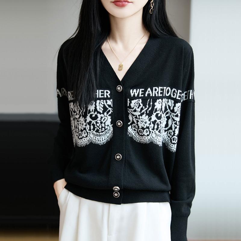 Autumn Winter Loose Casual Jacquard Cardigan Knitting Top Women V-neck Fashion All-match Buttons Coat