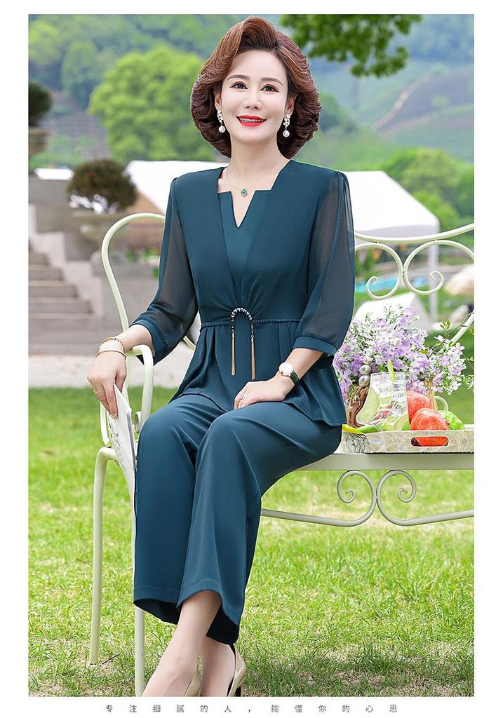 Elegant Spring Suit: Stylish Two-Piece Top Set for Middle-Aged and Elderly Women