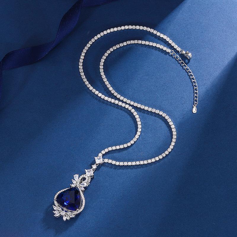 Ювелирный стиль Ретро Симуляция Королевский синий Роскошный Темперамент Подвеска Ожерелье Камень Героини 20 * 20