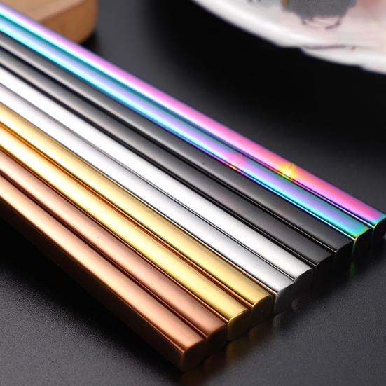 1 пара палочек для еды с защитой от ожогов, с цветным покрытием, простые в использовании, многоразовые, устойчивые к ржавчине, устойчивые к высоким температурам, противоскользящие металлические палочки для еды