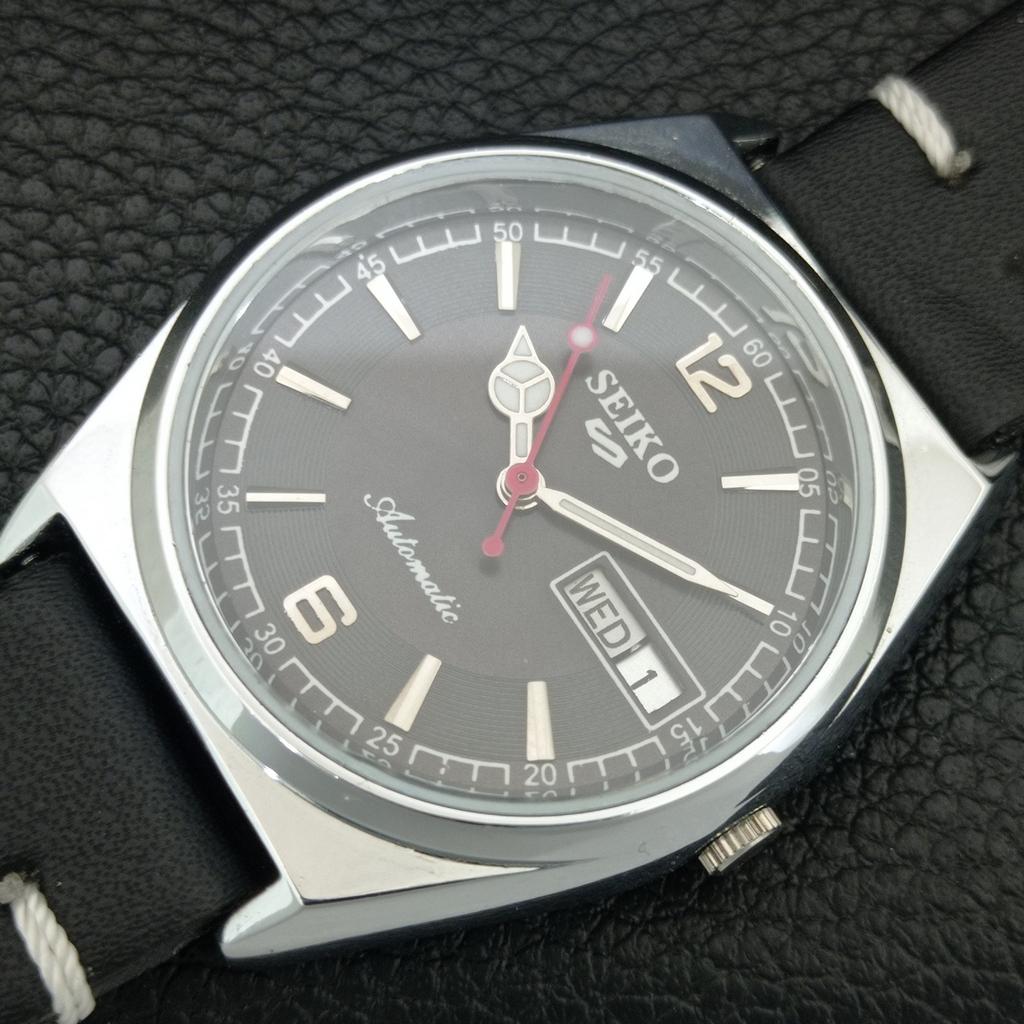 АВТОМАТИЧЕСКИЕ ВИНТАЖНЫЕ ВОССТАНОВЛЕННЫЕ МУЖСКИЕ ЧАСЫ SEIKO 5 ЯПОНИЯ ЧЕРНЫЙ ЦИФЕРБЛАТ a444363-1