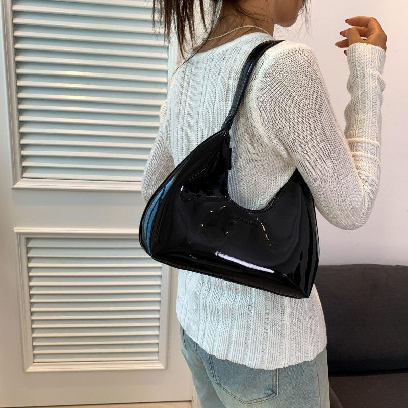 New Fashion Shoulder Bag Oily Spice Girl Explosion High Sense Simple Casual Underarm Bag Crescent Versatile Portable Girl