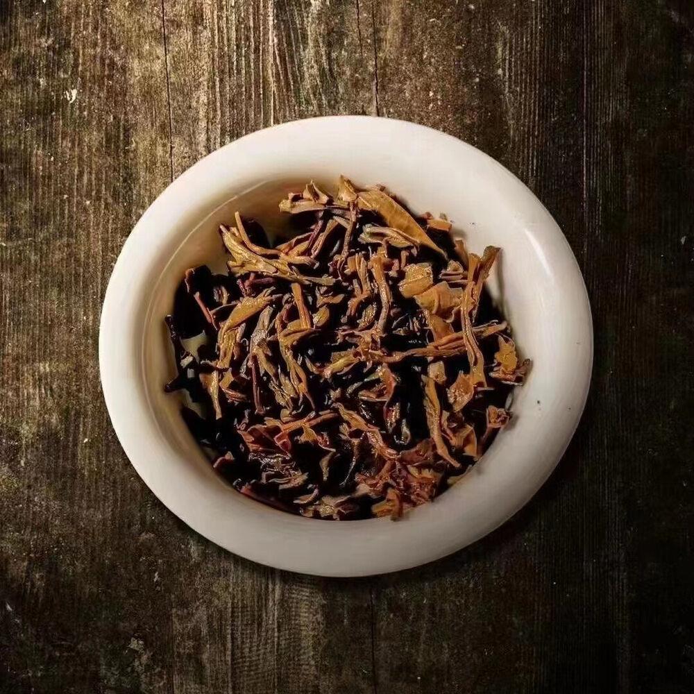 357г Юньнаньский старый пуэрный чайный торт 2005 г. Иу Чжэншань Выдержанный пуэр Сырой чай Чай Пуэр