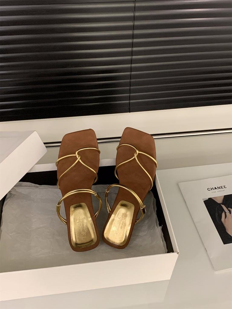 Niche Slope Heel Thin Belt Cool Slippers Fairy Shoes Wear 2024 New Summer French Medium High Heel Roman Sandals