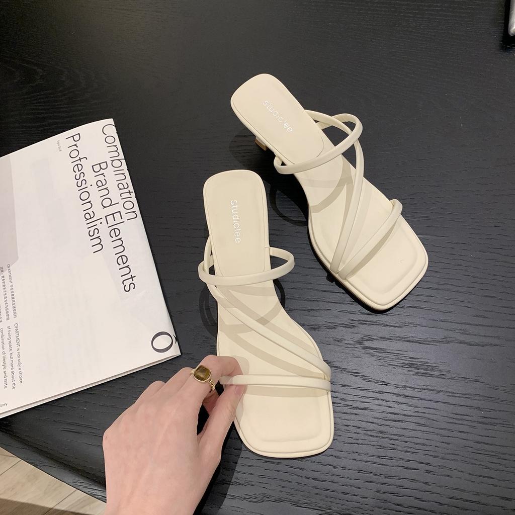 Версия из овчины французские тонкие ремешки квадратный носок тонкий высокий каблук крутые шлепанцы женские летние новинки фея ветер открытый носок римские сандалии женские