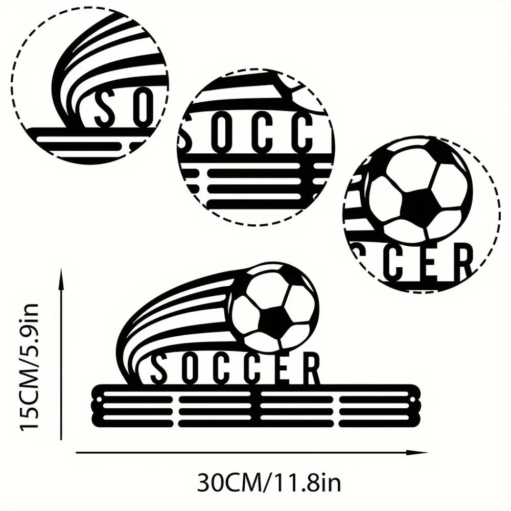 Очаровательная футбольная медаль - настенное искусство из металла. Великолепный держатель для футбольных наград и лент, идеально подходящий для подарков команде.