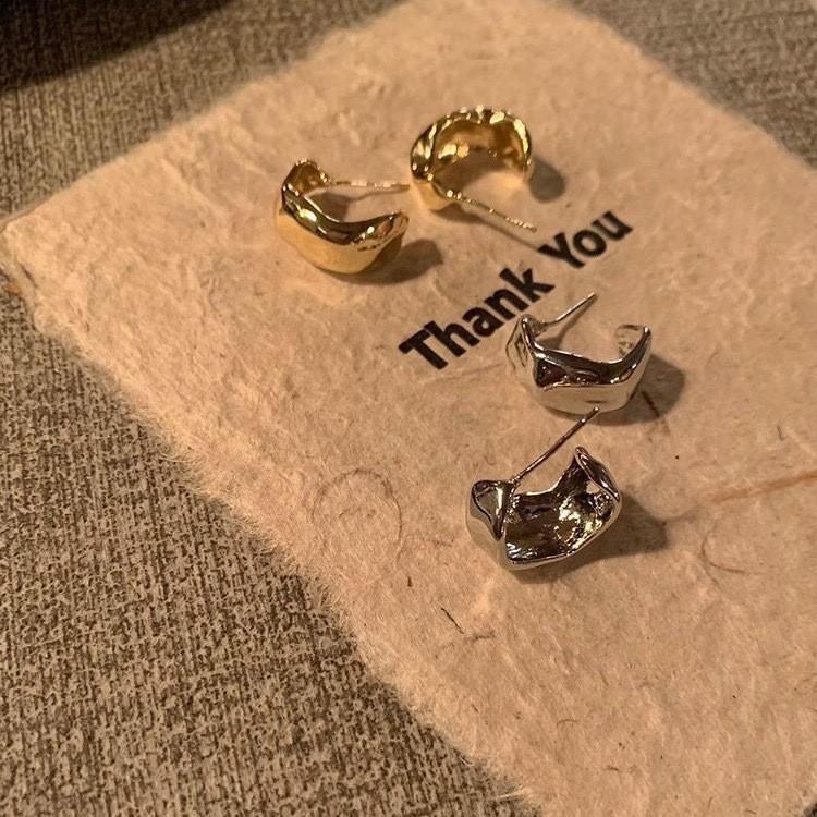 Винтажные красные серьги-кольца в гонконгском стиле: Элегантный женский аксессуар на осень/зиму