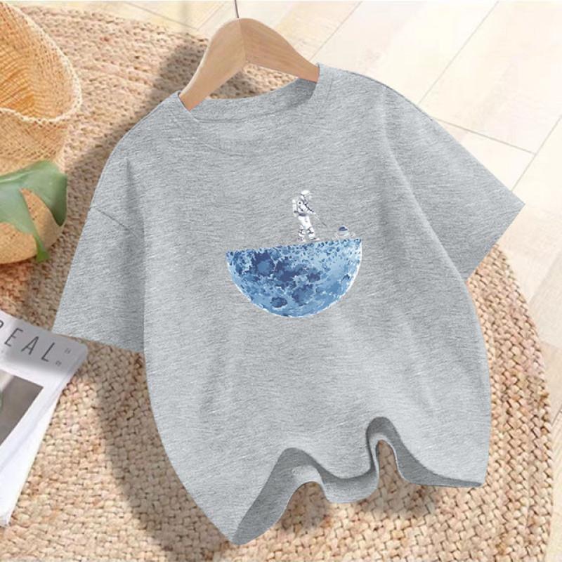 Летние футболки с короткими рукавами для мальчиков. Летние топы для больших мальчиков. Детская футболка для малышей. Детская повседневная футболка с черным дырочным узором.