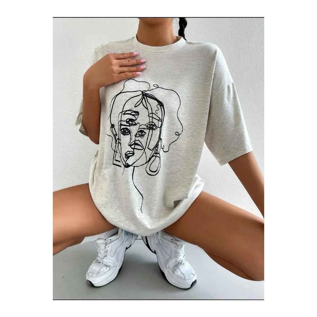 Женская белая футболка оверсайз с принтом лица и деталями
