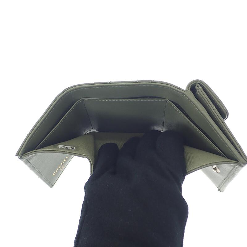 Chanel AP0230-Y04059-NZG82 Кошелек три сложения хаки ягненок Женский