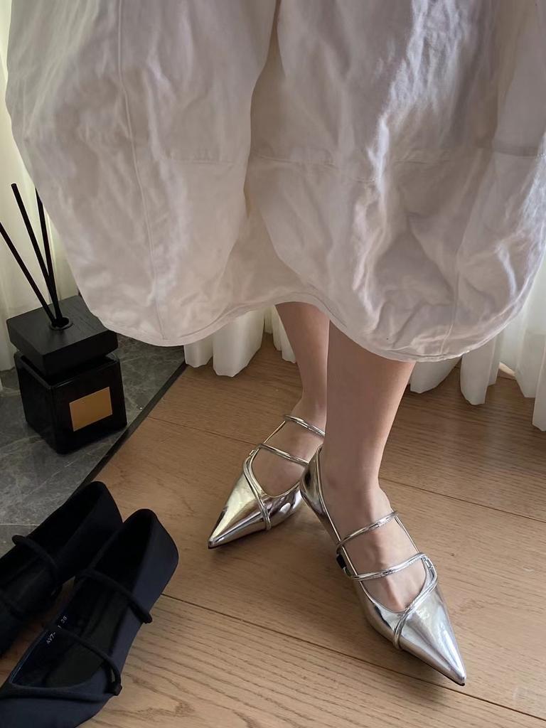 Модные туфли-лодочки с острым носком для женщин 2024 года. Новые поступления. Модные туфли на тонком среднем каблуке. Серебристо-черные туфли для офиса и вечеринок. Туфли с перекрещивающимися резинками.