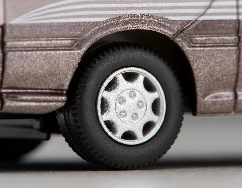 Tomytec Tomica Limited Vintage Neo Scale Toyota Hiace Wagon Super Custom Limited Finished Model 1/64 LV-N216c Beige/Brown