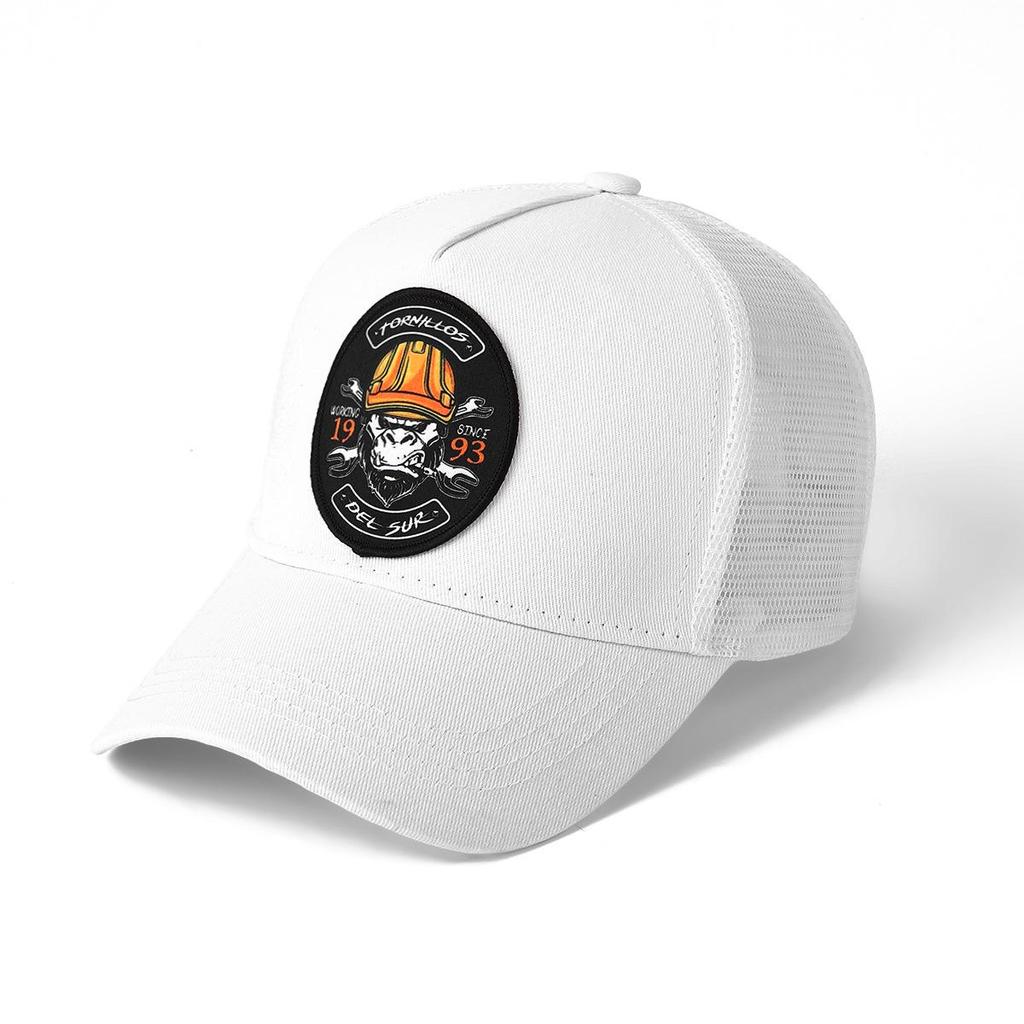 Унисекс летняя бейсболка с вышитой нашивкой