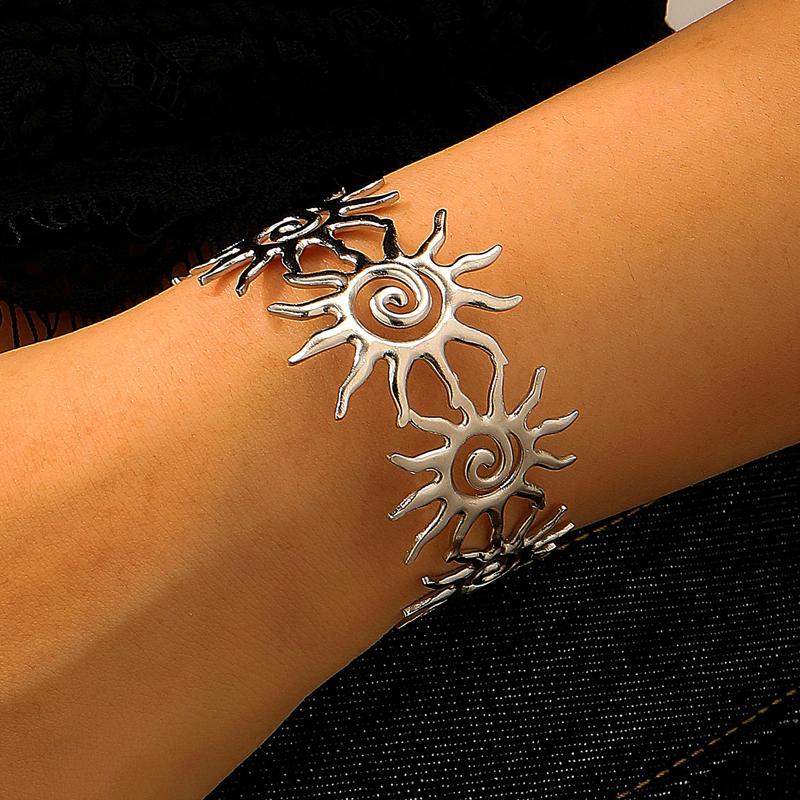 Luxury Stainless Steel Sunflower Open Bracelet for Women Punk Gold Color Spiral Sun Hollow Hand Chain Gothic Charms Jewelry Gift
