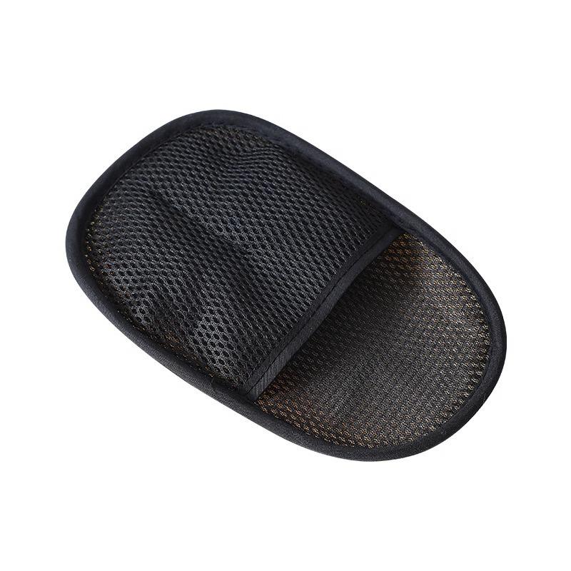 Plush Wool Car Wash Mitts - Gentle on Paint, Bear Paw Design for Waxing and Wiping.