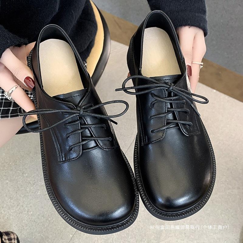 Британские женские туфли на плоской подошве большого размера 41-43 одинарные туфли 2025 года новые осенние туфли из мягкой кожи на мягкой подошве с широким носом маленькие кожаные туфли
