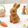 Смоляная фигурка кролика с флоком Пасхальный кролик Скульптура кролика с флоком Украшение Маленький искусственный мох для Весны Пасхи