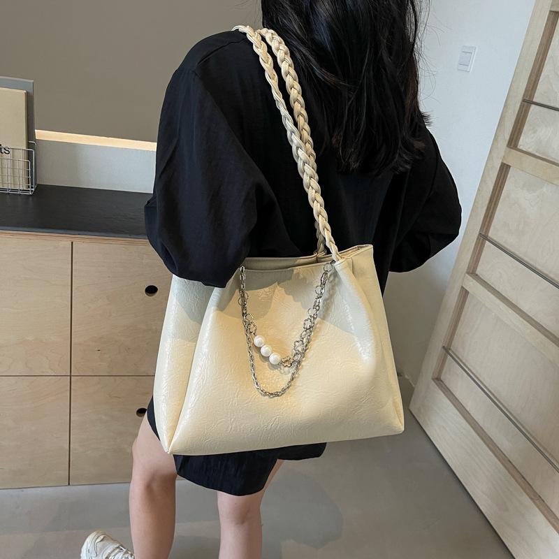 Сумка-тоут для通勤 женская корейская версия ретро трендовая повседневная сумка под мышку 2025 новый нишевый дизайн сумка на плечо