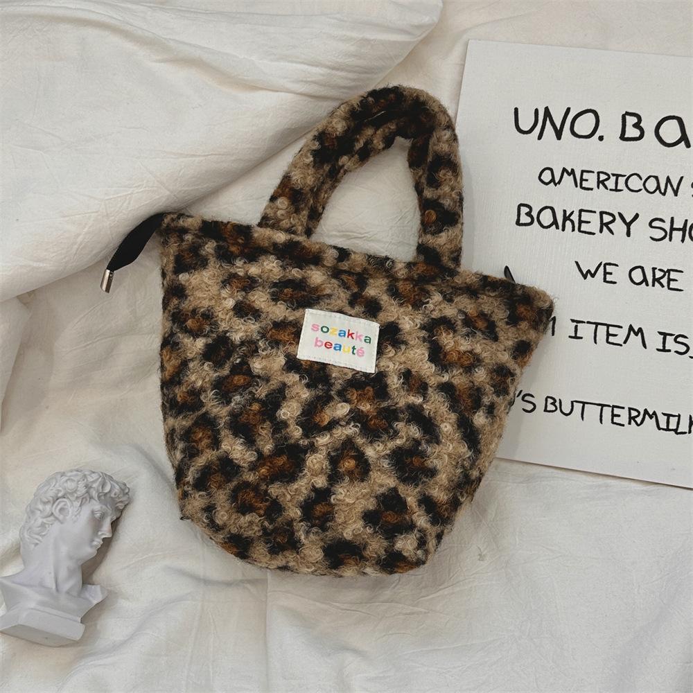 Зимняя мода 2023 Женская плюшевая сумка-тоут в горошек - Милая и стильная для работы или поездок