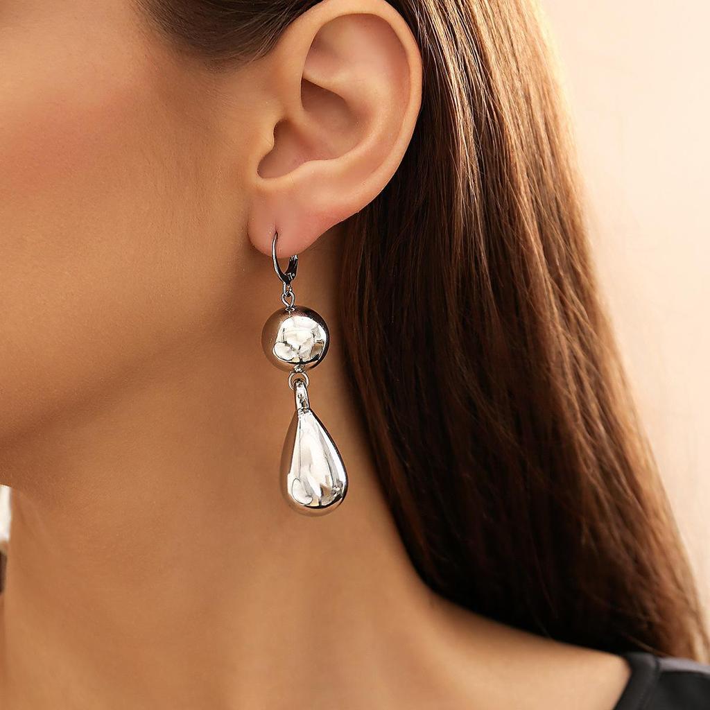 Европейский и американский стиль, колье из бисера с акцентами в виде капель воды