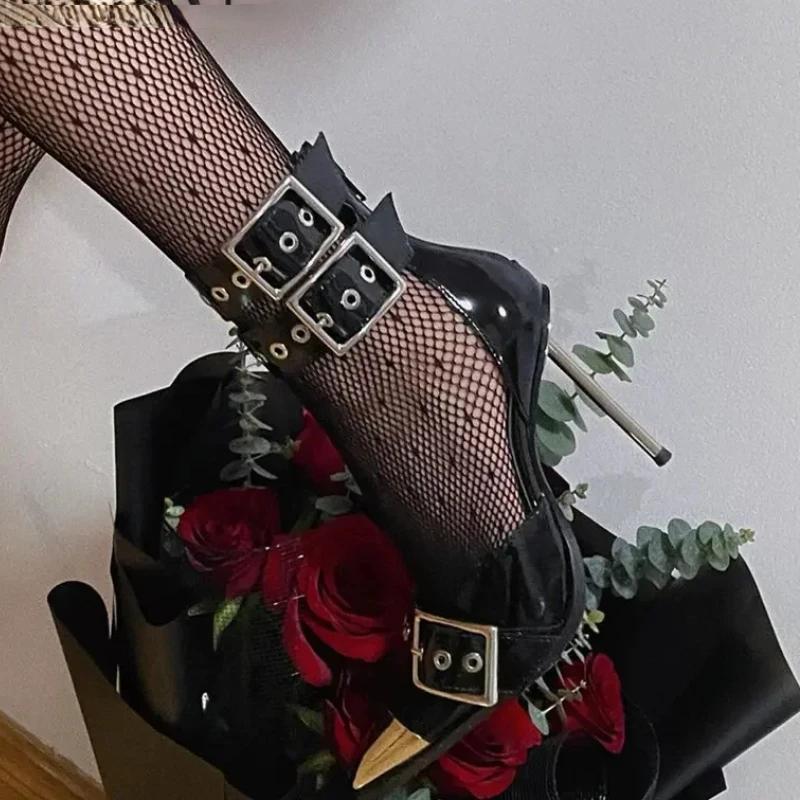 2024 Женские туфли-лодочки с острым носком, готические туфли с металлическими заклепками на высоком каблуке, женские модные туфли с ремешком на щиколотке, сексуальные вечерние туфли на тонком каблуке, сандалии