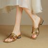 Модные золотые сандалии на низком каблуке женские 2025 лето с квадратным носком на толстом каблуке шлепанцы женские больших размеров 42 уличные шлепанцы mujer