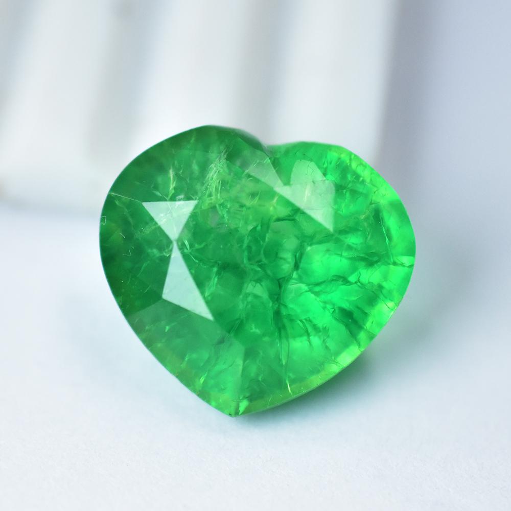Natural Green Emerald Loose Gemstone 20.90 ct Heart Shape for Jewelry Making and Gem Collections