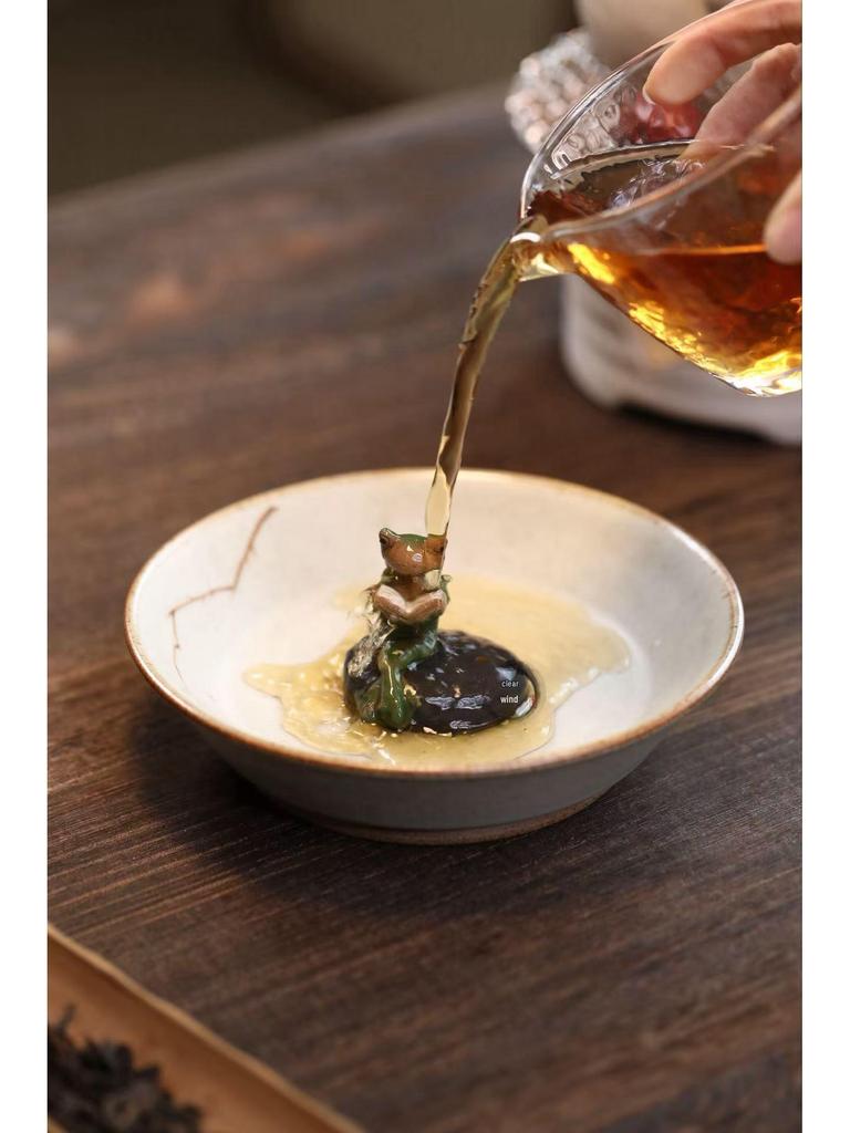 Исинская фиолетовая глина Лягушка-ученик Чайный питомец: Ручная работа, креативная фигурка-скульптура лягушки, маленький орнамент для чайной церемонии.