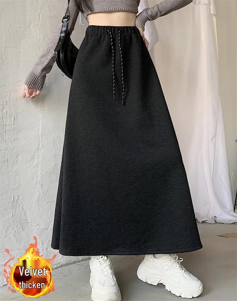 Клетчатая юбка средней длины с флисовой подкладкой - Зимняя коллекция 2025: Универсальная юбка в стиле милк-ти