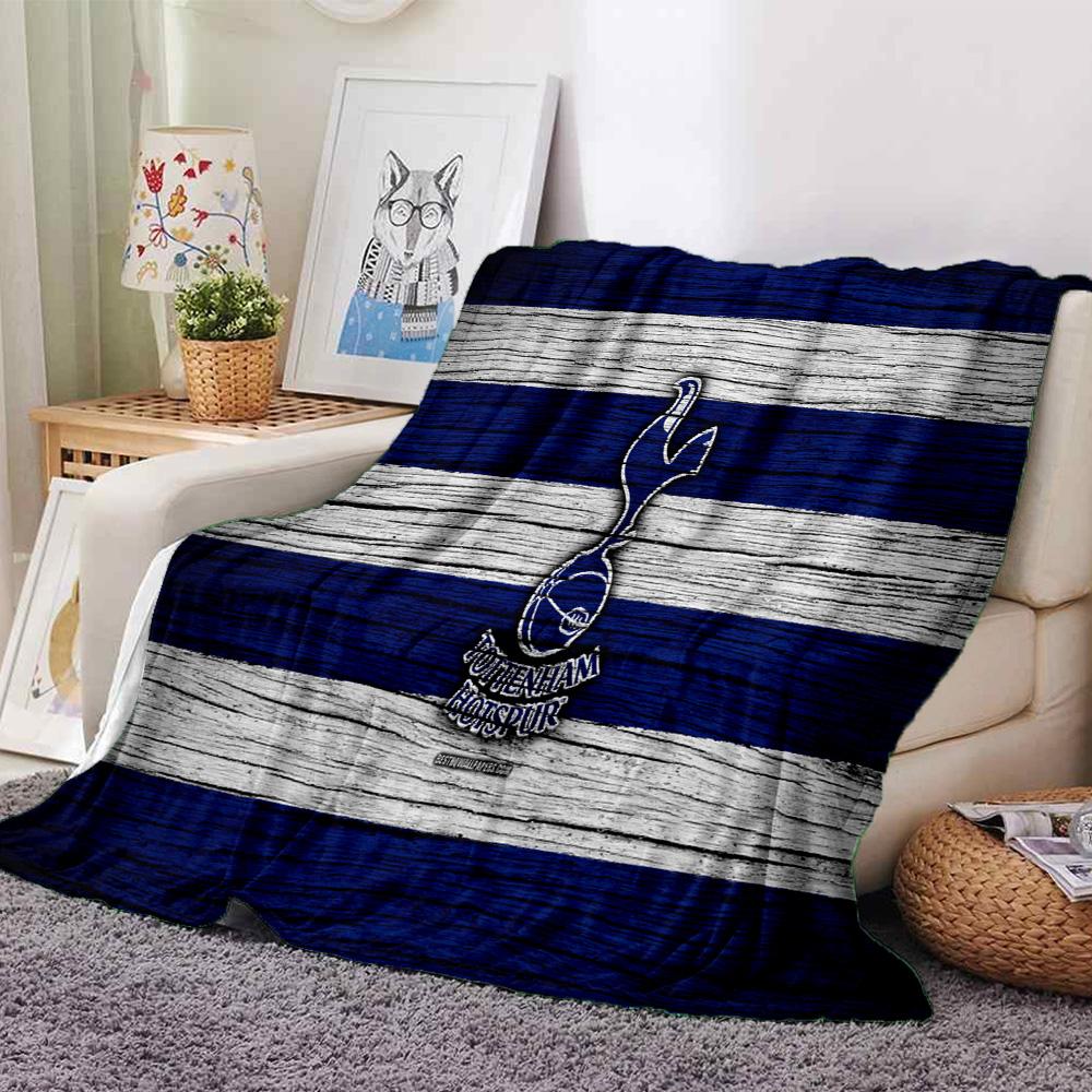 Tottenham Crest Design Flannel Blanket, Soft Polyester, Modern Design, All-Season for Camping, Travel, Gifts for holidays or birthdays