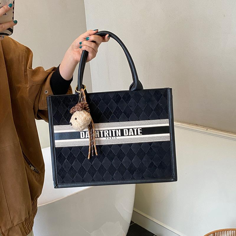 Сумка премиум-класса в стиле ретро большой вместимости женская 2025 новая универсальная сумка-мессенджер для通勤 модная сумка-тоут