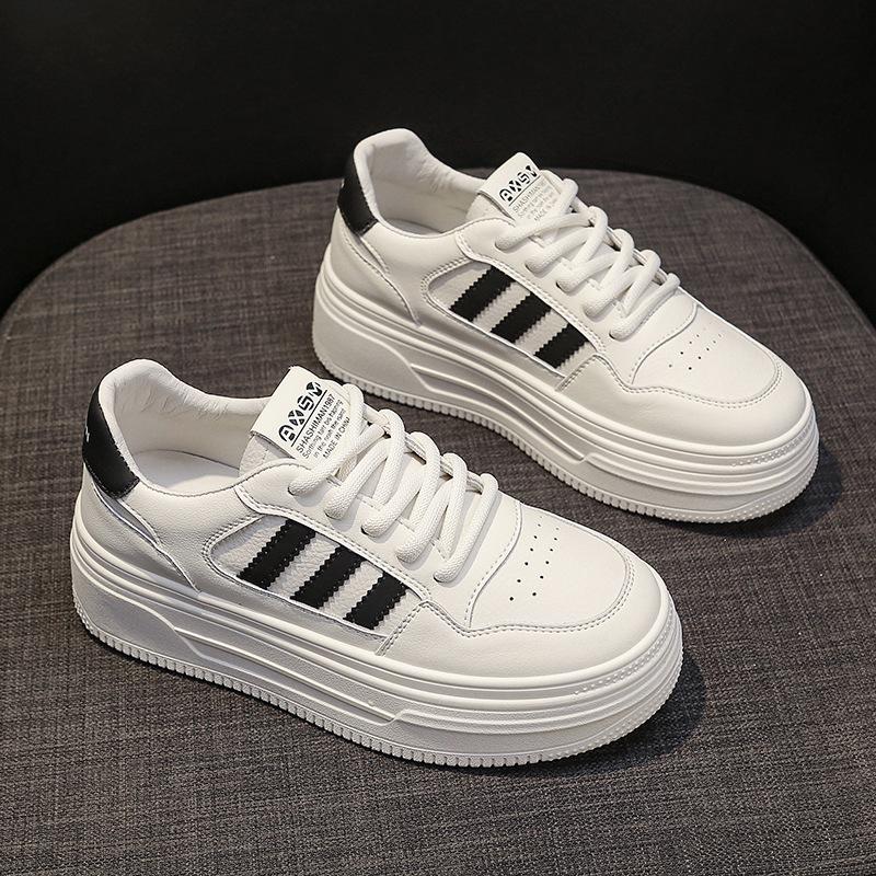 Кожаные туфли на платформе белые женские ins tide весна 2025 новая мода универсальные увеличивающие рост повседневные спортивные туфли для женщин