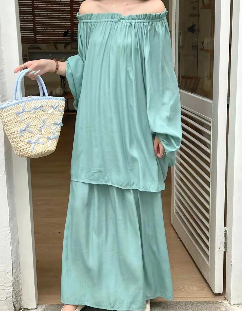 Нежный женский комплект из двух предметов: топ с открытыми плечами и вырезом-лодочкой, длинный рукав, приталенный топ + юбка с завышенной талией и широким подолом