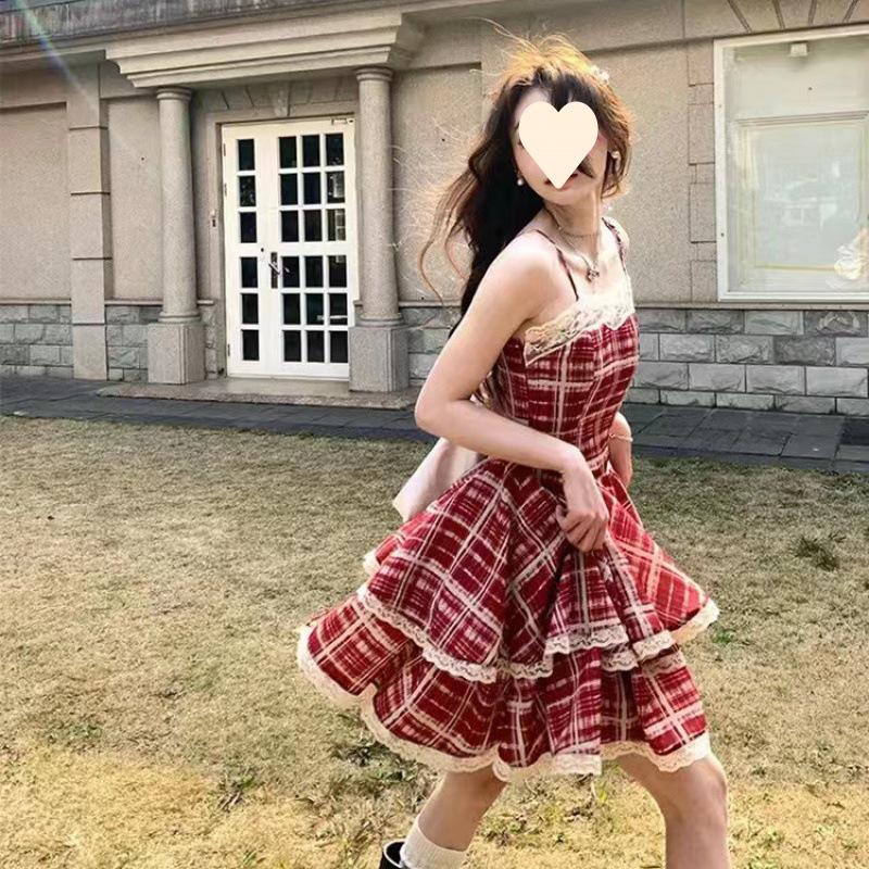 2025 Summer High-Grade White and Red Lace-Trimmed Puffy Suspender Dress