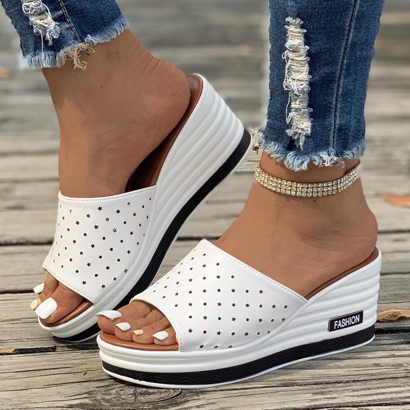 Сандалии на толстой платформе, женские модные черные тапочки из искусственной кожи на танкетке для женщин 2024 года, летние шлепанцы с толстой подошвой, большие размеры