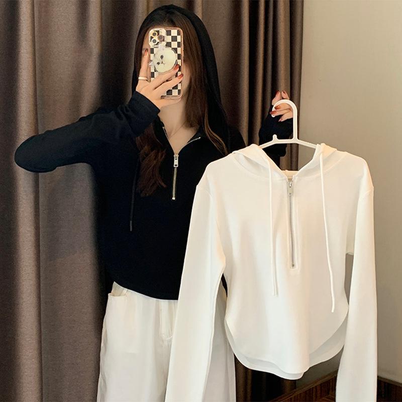 Stylish Slim-Fit Women's Hoodie: Lightweight Cotton, Long-Sleeve, Zip-Up Design for Spring & Summer.