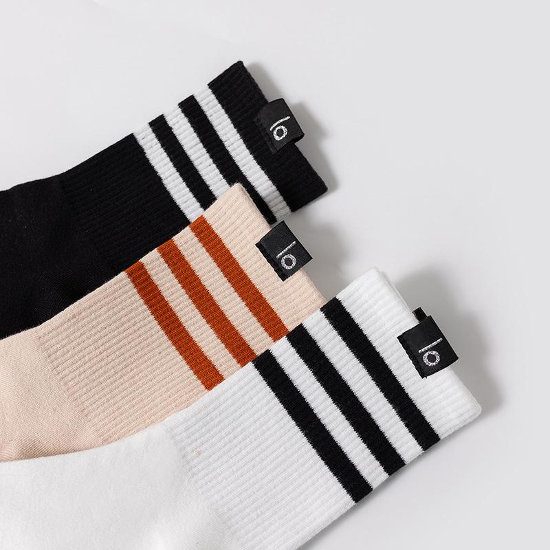 Women's Socks Simple Colorful Striped Socks Classic Black White Striped Socks College Style Sports Socks Yoga Socks Floor Socks