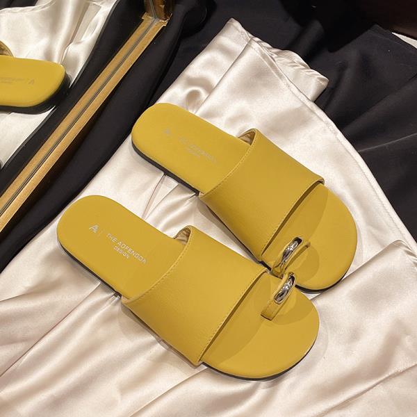 Модные резиновые шлепанцы обувь женская 2025 тапочки повседневные сланцы женские пляжные пантофли заклепки гавайские люксовые сабо мягкие плоские новые слайды