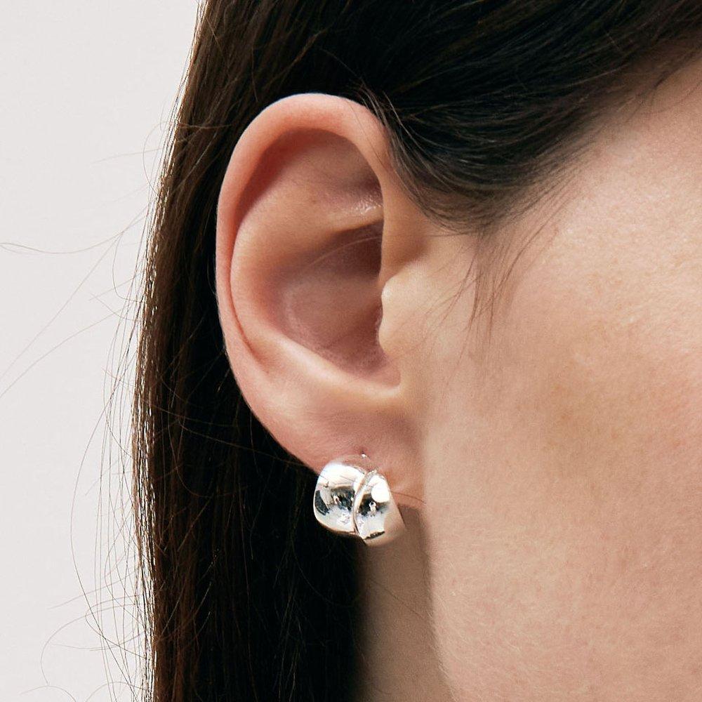 [Owned] Magnolia Post Earring