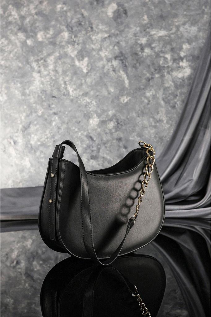 Women's Stylish and Useful Shoulder Bag Black Zippered Lined Adjustable Strap Bag