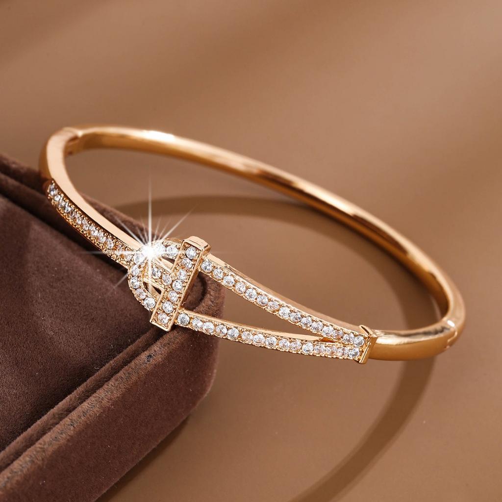 New Fashion High-End Niche Personality Design Micro Inlaid Zircon Temperament Elegant Everyday Joker Bracelet for Girlfriend