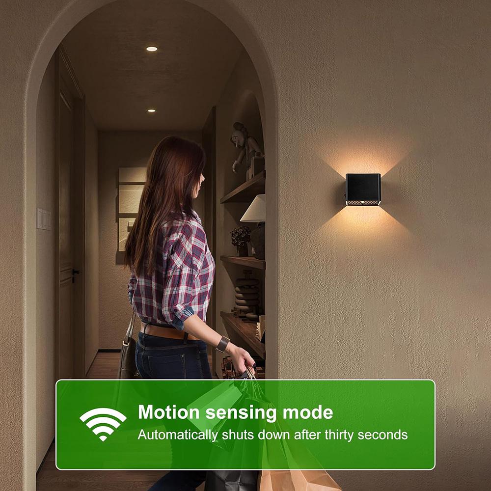 Светодиодный настенный светильник с дистанционным управлением RGB-лампа с регулируемой яркостью, настенное крепление вверх-вниз, аккумуляторная батарея, беспроводной светильник, домашний декор