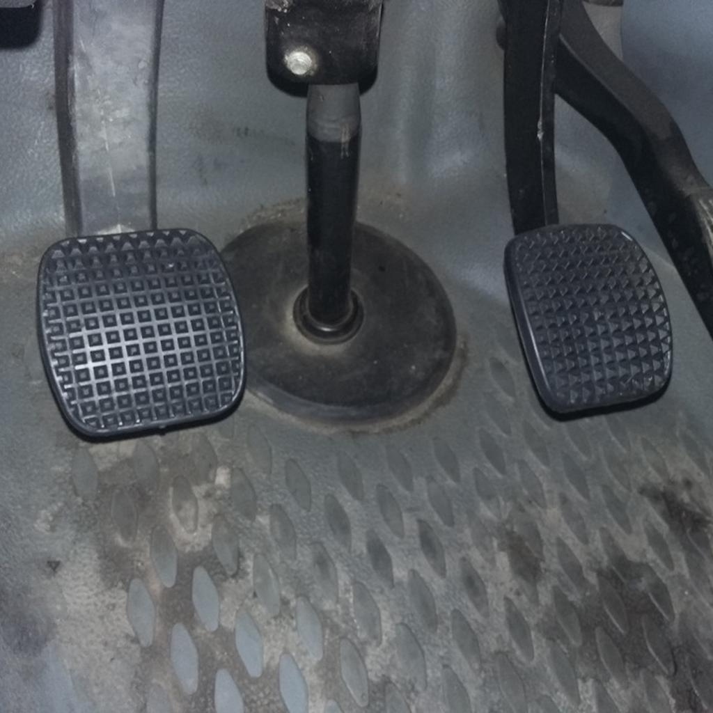 2pcs For Iveco Daily III IV V 2006 2007 2008 2009 2010 2011 2012 2013 2014 Clutch Brake Pedal Cover Rubber 500342221