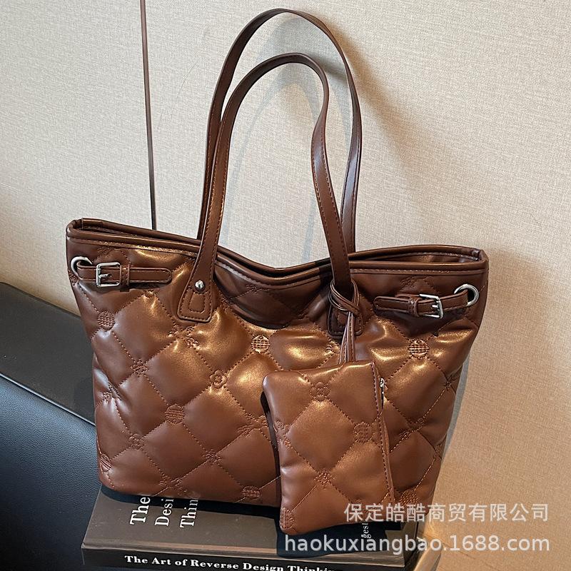 Сумка-цепочка ромбовидной формы женская 2025 новая осень и зима высококлассная ретро сумка через плечо большая вместимость сумка-тоут для通勤