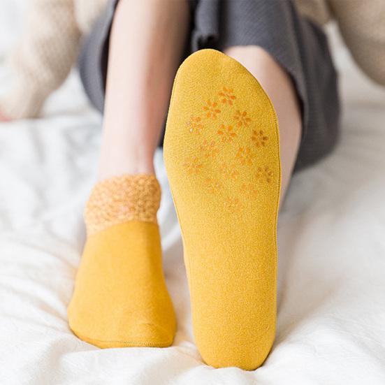 Women Winter Ankle Socks Thermal Socks with Lace Cuffs Warm Socks with Anti-Slip Sole for Daily Wear Street Dates