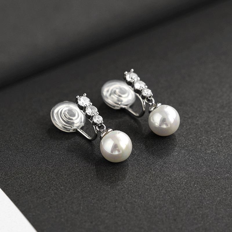 Elegant Non-Pierced Zircon Pearl Clip-On Earrings for Women - Trendy and Stylish Accessory
