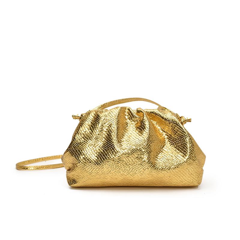 Серебряная сумка женская 2025 новый дизайн нишевая модная сумка-мессенджер популярная в этом году плиссированная сумка-облако