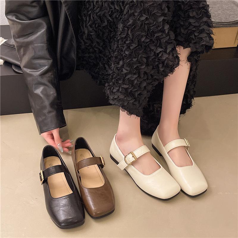 French Thick Heel Single Shoes Women's 2025 Summer New Retro One-word Buckle with Shallow Mouth Versatile Flat Mary Jane Single Shoes