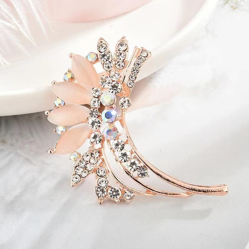 Brooch High-End Sense Niche High-End Women'S Silk Scarf Buckle Alloy Corsage Small Fragrant Wind Pearl Rhinestone High-End